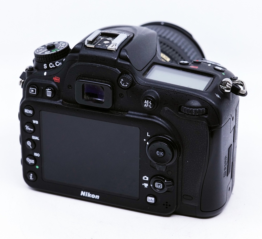 OCCASION Nikon D7200 + AF-S DX 18-70mm f3.5-4.5 G ED + MB-D15 Poignée-alimentation