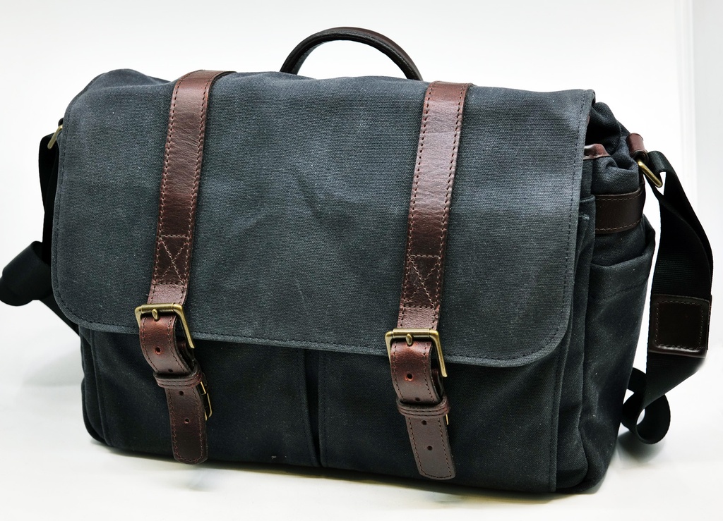 OCCASION ONA Messenger Bag Astoria Black Waxed Canvas