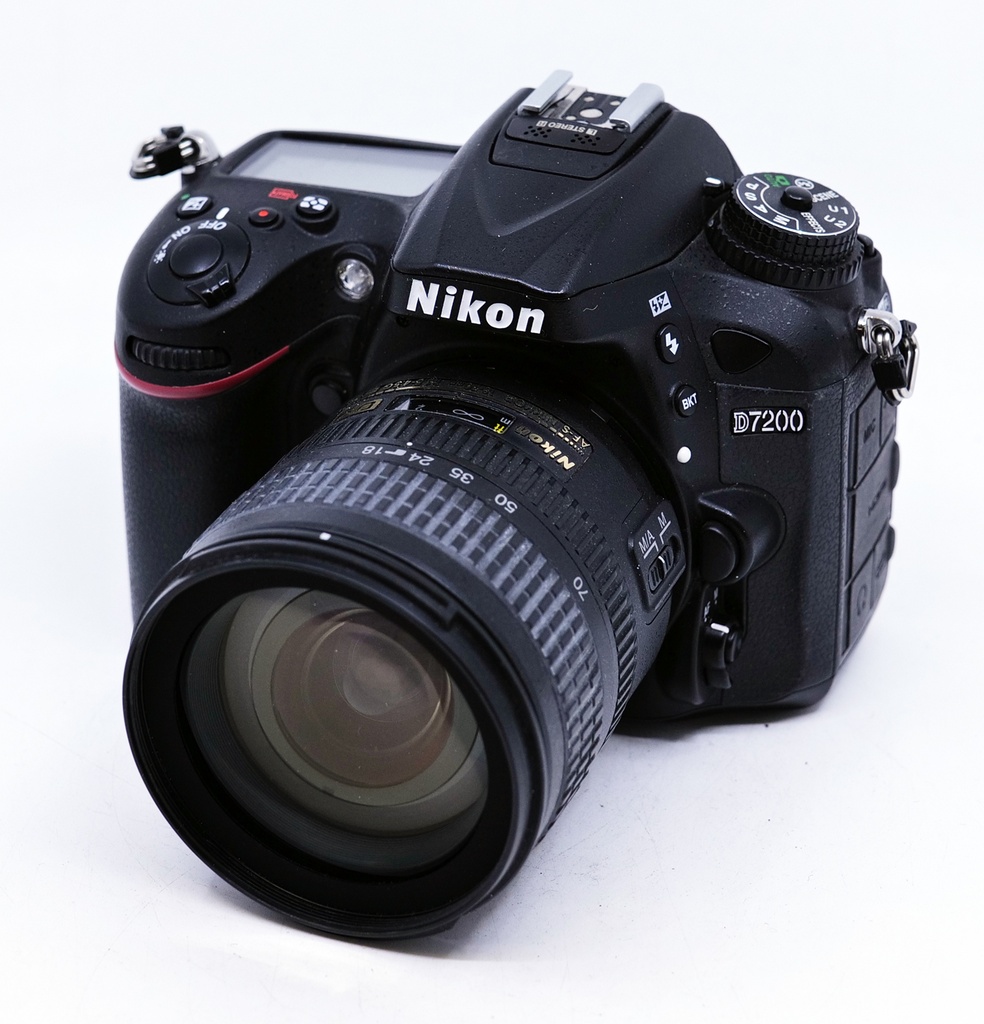 OCCASION Nikon D7200 + AF-S DX 18-70mm f3.5-4.5 G ED + MB-D15 Poignée-alimentation