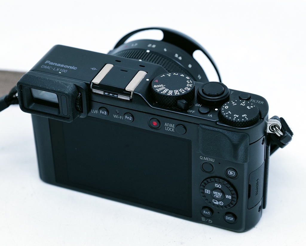 OCCASION Panasonic Lumix DMC-LX100 + Leather Cover + Lens Hood