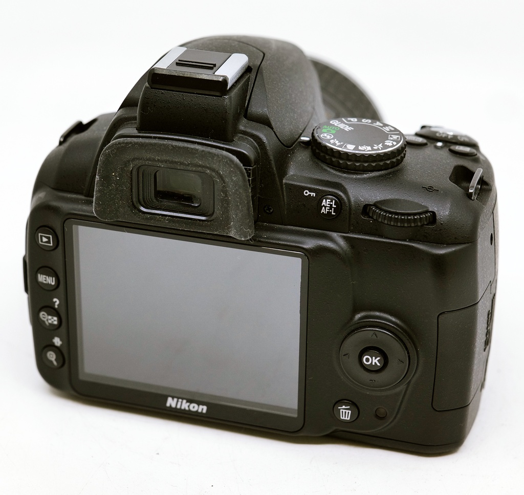 OCCASION Nikon D3000 + AF-S DX 18-55mm f3.5-5.6 G VR II