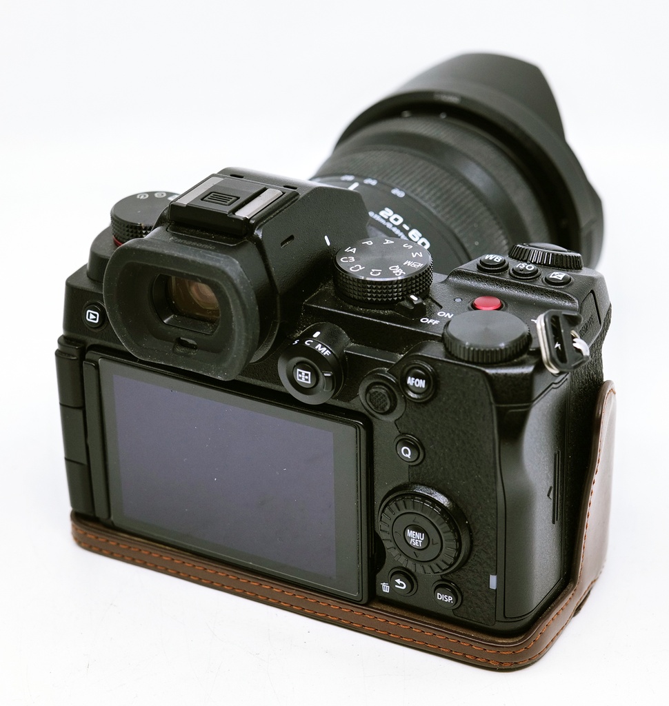 OCCASION Panasonic Lumix DC-S5 + 20-60mm f3.5-5.6 + Brown Leather Half-Case