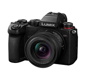 Panasonic Lumix S5D + 28-200mm