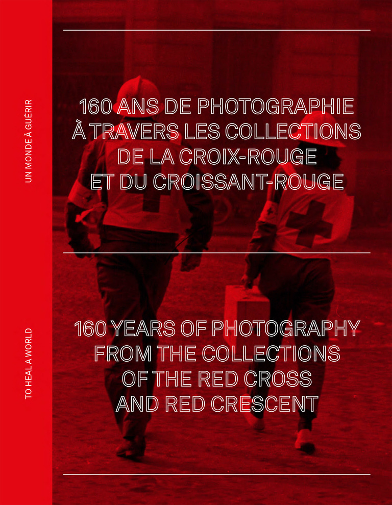 Livre - 160 ans de photographie à travers les collections de la croix-rouge et du croissant-rouge