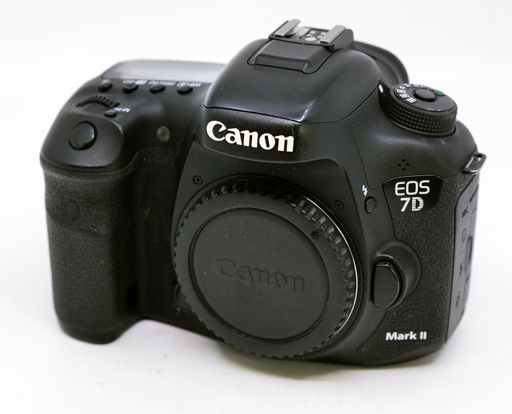 OCCASION Canon EOS 7D Mark II + Battery Grip BG-E16