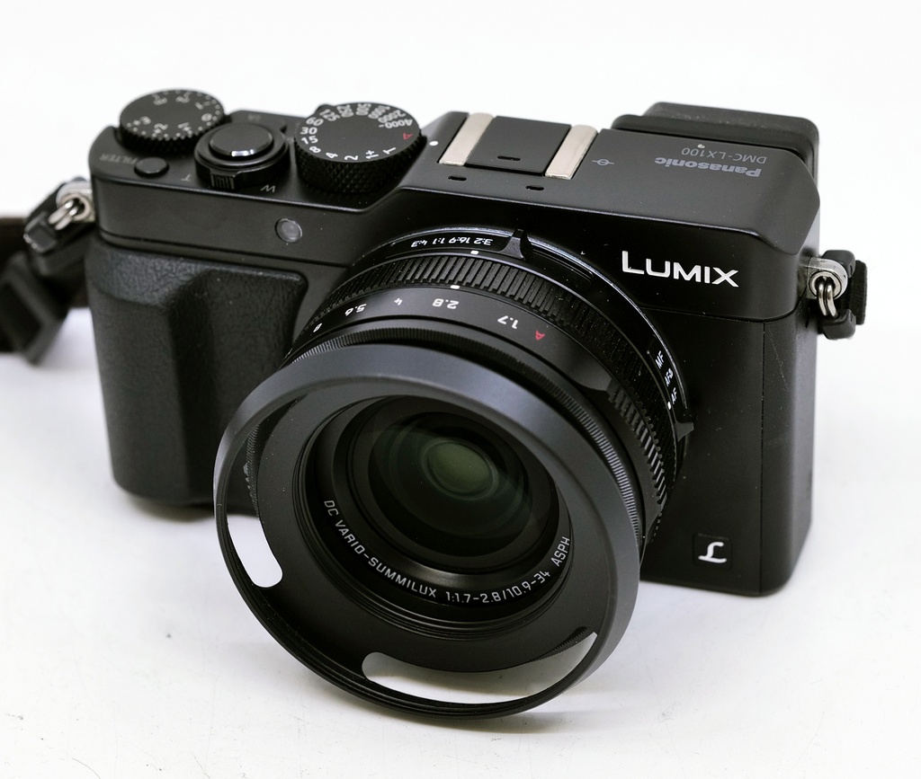 OCCASION Panasonic Lumix DMC-LX100 + Leather Cover + Lens Hood