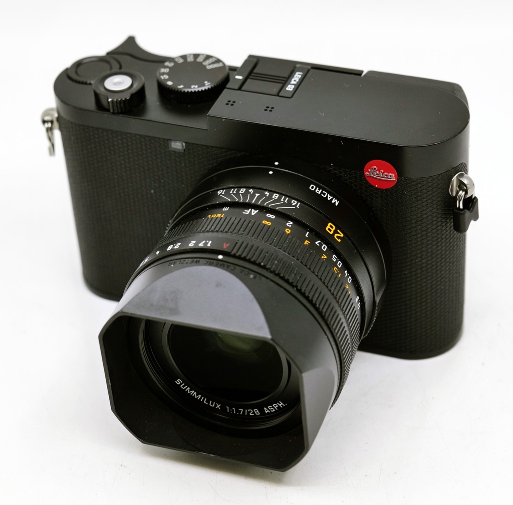 OCCASION Leica Q3 + Thumb Rest + Wireless Charging Handgrip + Drop XL Wireless Charger