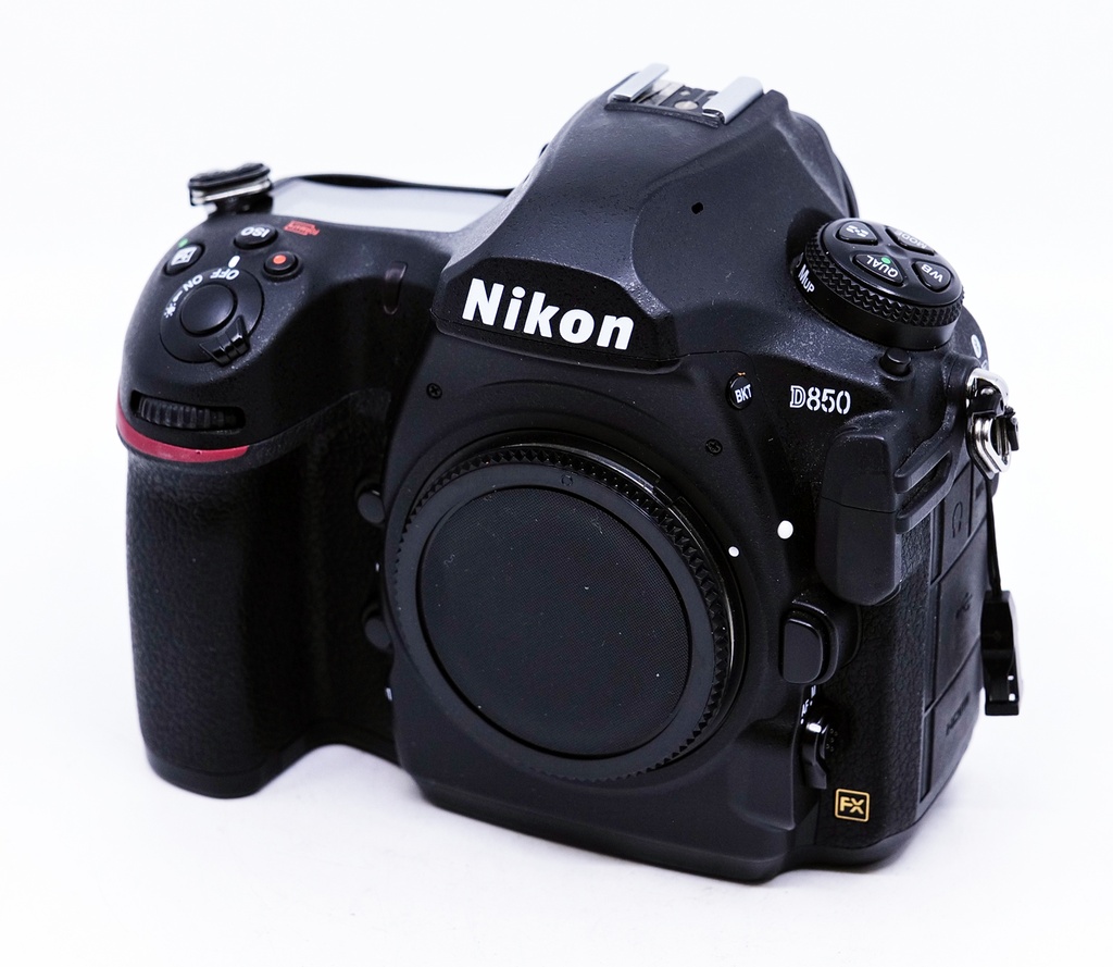 OCCASION Nikon D850 + Battery Grip MB-D18