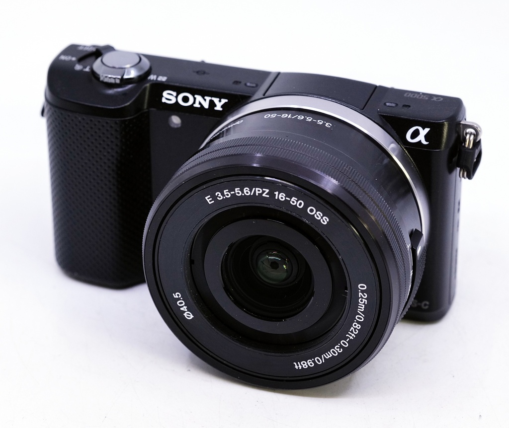 OCCASION Sony Alpha 5000 + PZ 16-50mm f3.5-5.6 OSS + Pouch LCS-EMC