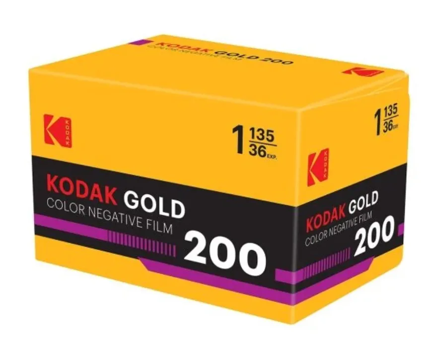 KODAK Eastman Gold 200 135-36 poses